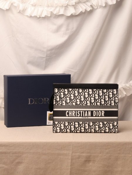غلتش DIOR / مرفق بعلبة.