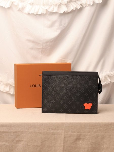 غلتش LOUIS VUITTON / مرفق بعلبة.