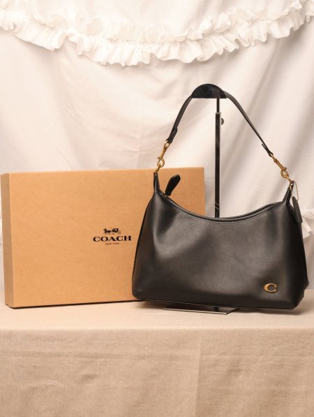 شنطة COACH / مرفقة بعلبة.