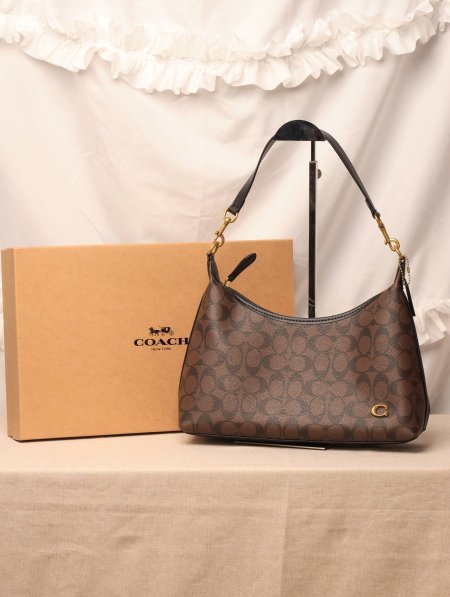 شنطة COACH / مرفقة بعلبة.