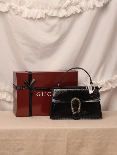 شنطة GUCCI  / مرفقة بعلبة.