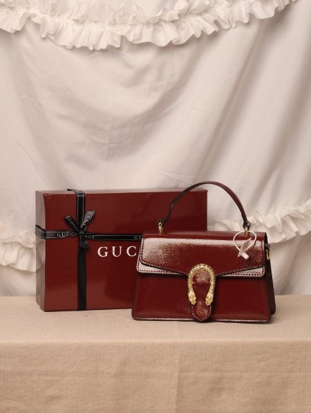 شنطة GUCCI  / مرفقة بعلبة.