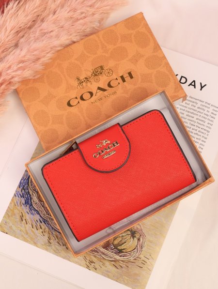 جزدان COACH  / مرفق بعلبة.
