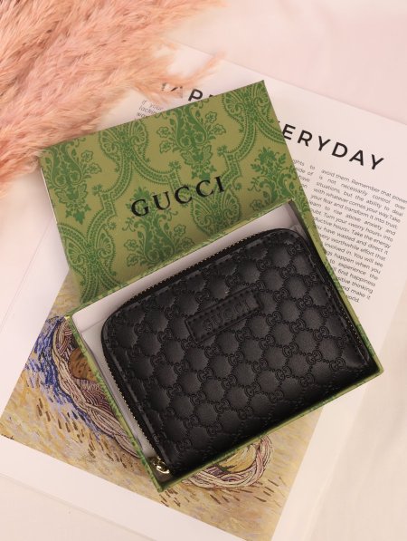 جزدان GUCCI / مرفق بعلبة.