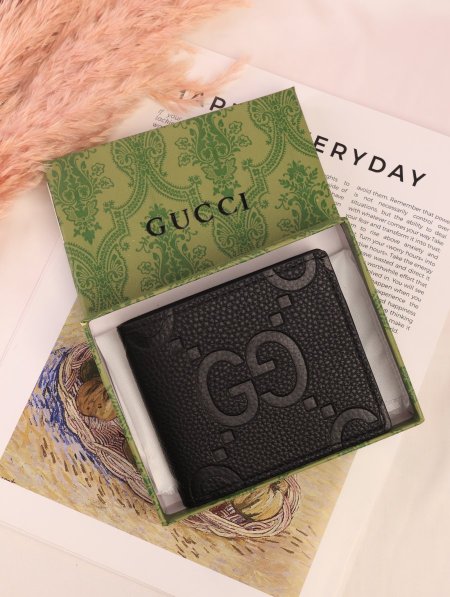 جزدان GUCCI / مرفق بعلبة.