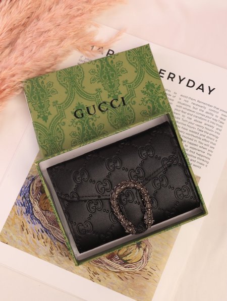 جزدان GUCCI / مرفق بعلبة.