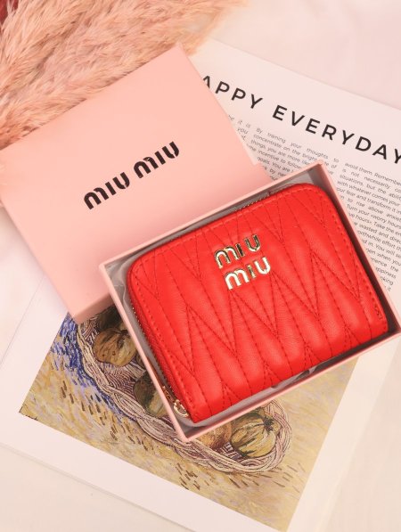 جزدان MIU MIU / مرفق بعلبة.