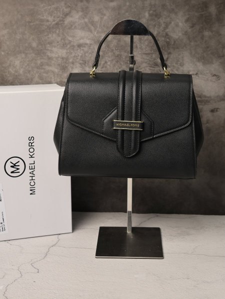 شنطة نسائية MICHAEL KORS.