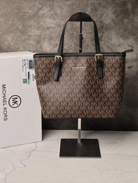 شنطة نسائية MICHAEL KORS.