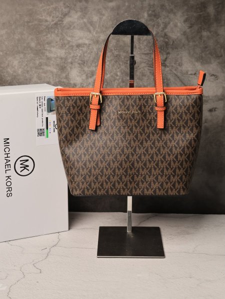 شنطة نسائية MICHAEL KORS.