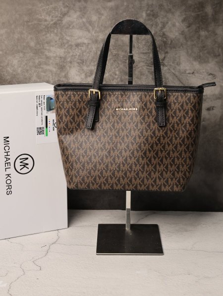 شنطة نسائية MICHAEL KORS.