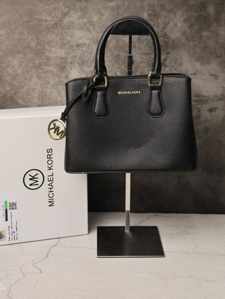 شنطة نسائية MICHAEL KORS.