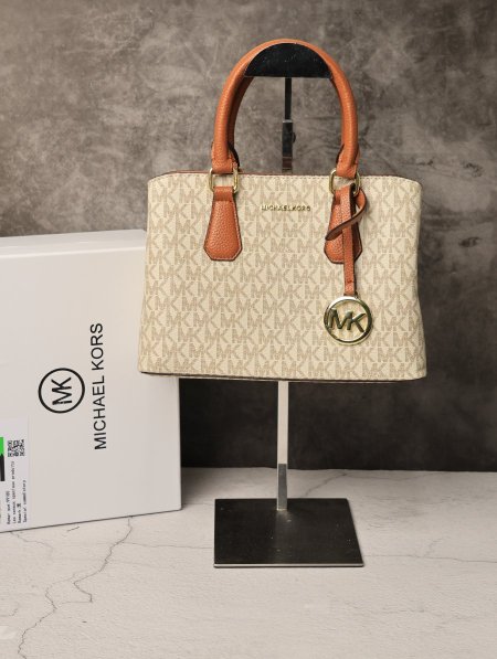 شنطة نسائية MICHAEL KORS.