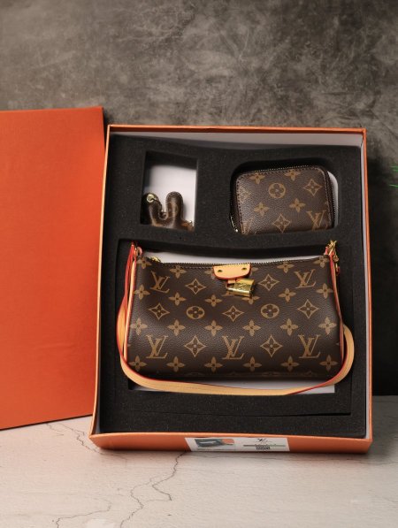 طقم شنطة نسائية LOUIS VUITTON.