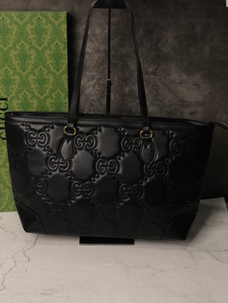 شنطة نسائية GUCCI.
