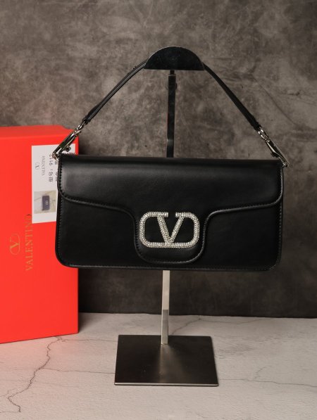 شنطة نسائية VALENTINO.