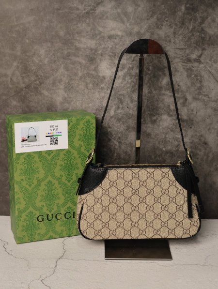 شنطة نسائية GUCCI.