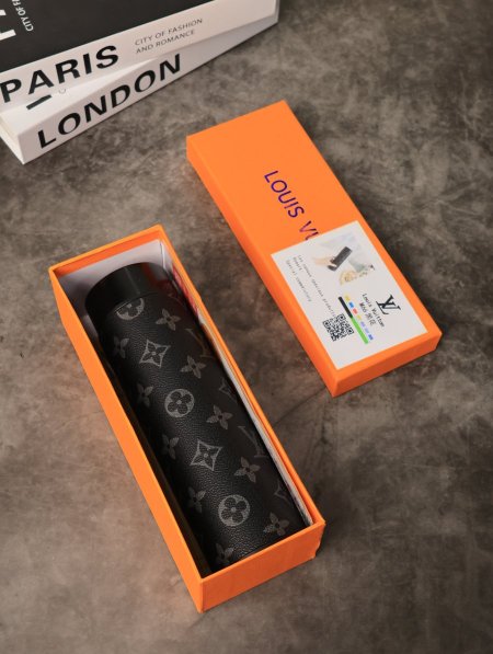 مطرة LOUIS VUITTON حافظة للحرارة مع بوكس.
