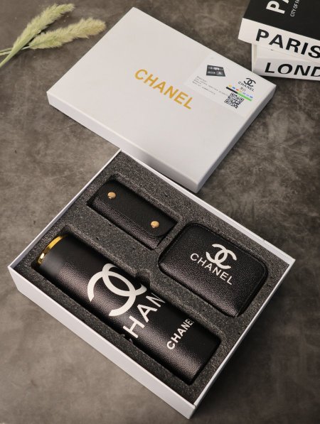 طقم مطرة حرارية من CHANEL.