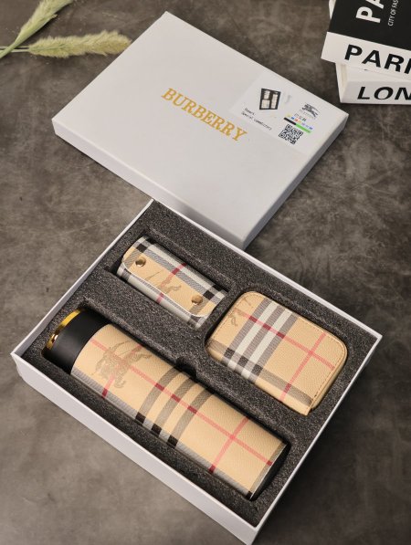 طقم مطرة حرارية من BURBERRY.