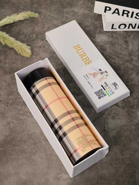 مطرة BURBERRY حافظة للحرارة مع بوكس.