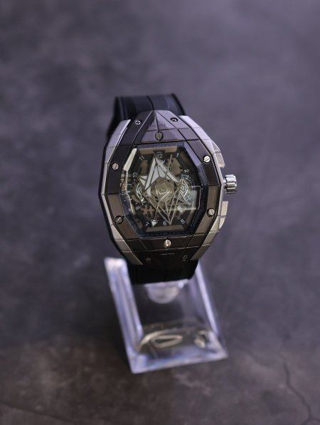 ساعة يد شبابية من HUBLOT.
