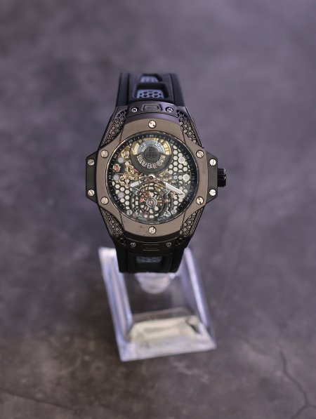 ساعة يد شبابية من HUBLOT.
