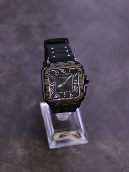 ساعة يد شبابية من CARTIER.