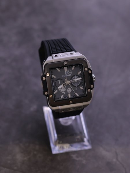 ساعة يد شبابية من HUBLOT.