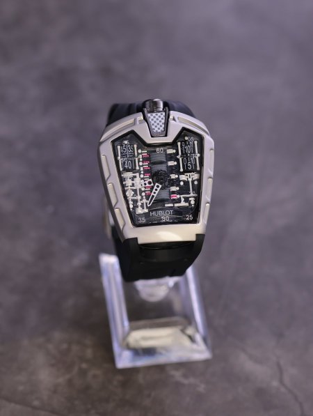 ساعة يد شبابية من HUBLOT.