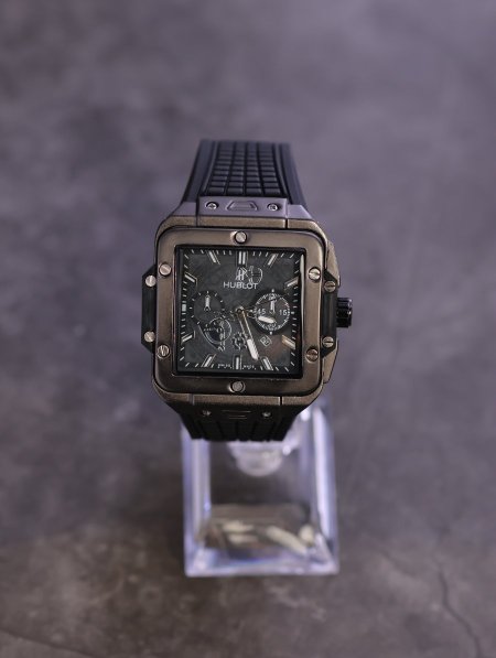 ساعة يد شبابية من HUBLOT.