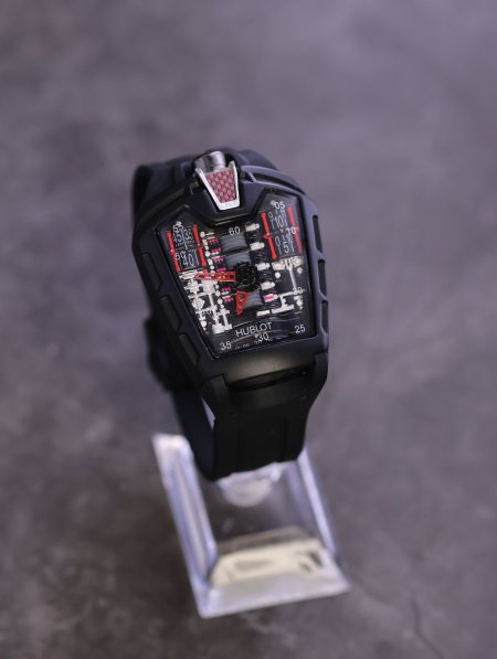 ساعة يد شبابية من HUBLOT.