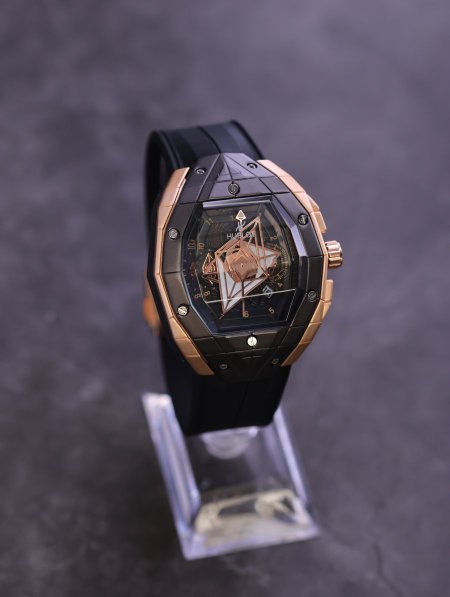 ساعة يد شبابية من HUBLOT.