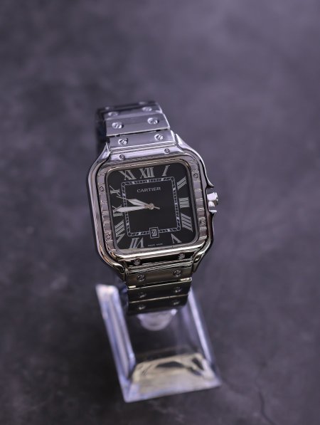ساعة يد شبابية من CARTIER.