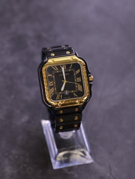 ساعة يد شبابية من CARTIER.