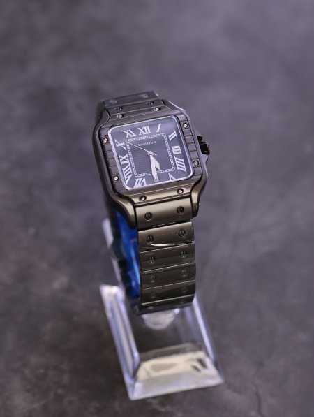 ساعة يد شبابية من CARTIER.