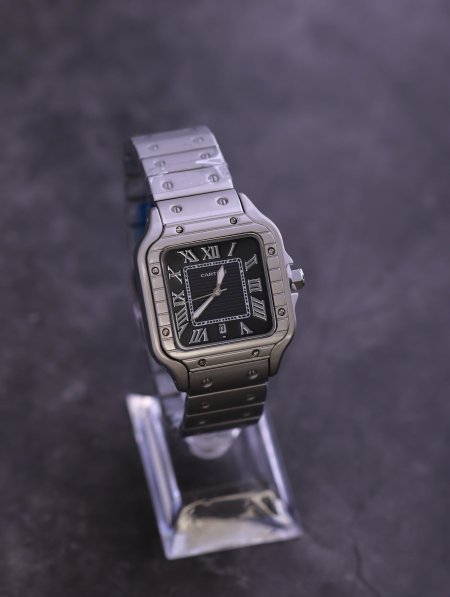 ساعة يد شبابية من CARTIER.