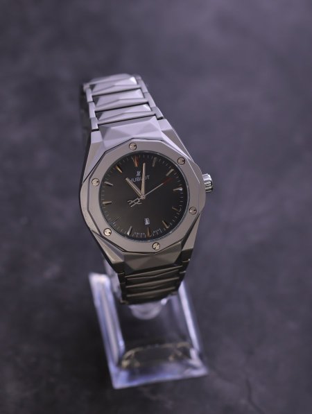 ساعة يد شبابية من HUBLOT.
