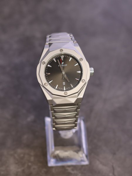 ساعة يد شبابية من HUBLOT.