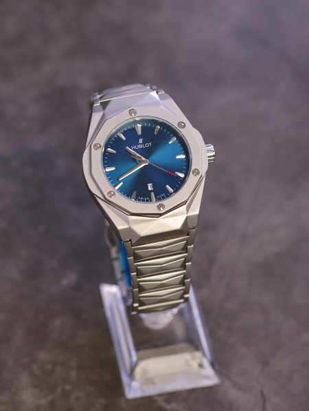 ساعة يد شبابية من HUBLOT.