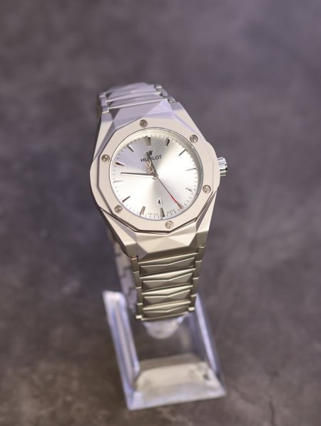 ساعة يد شبابية من HUBLOT.
