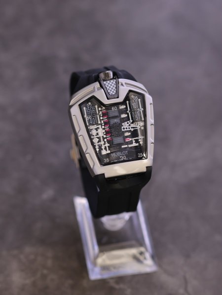 ساعة يد شبابية من HUBLOT.