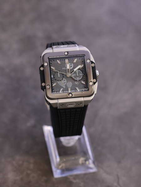 ساعة يد شبابية من HUBLOT.