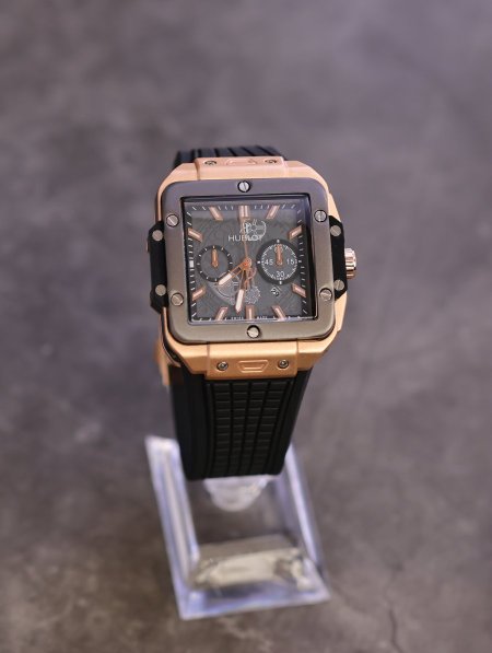 ساعة يد شبابية من HUBLOT.