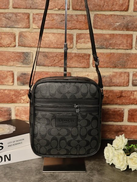 شنطة كتف COACH.