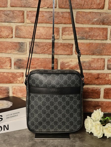 شنطة كتف GUCCI.