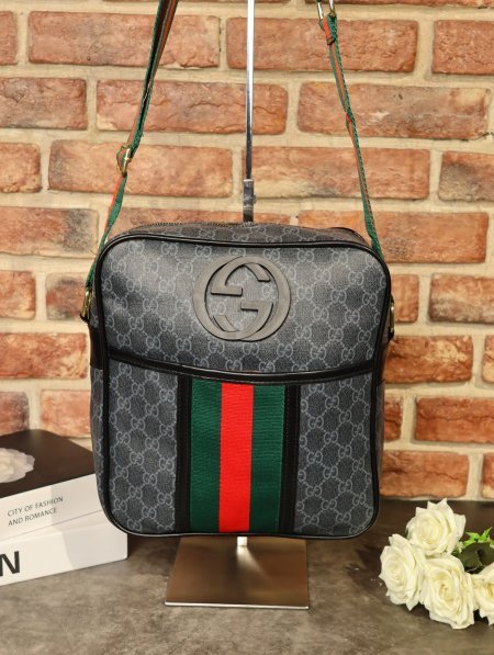 شنطة كتف GUCCI.