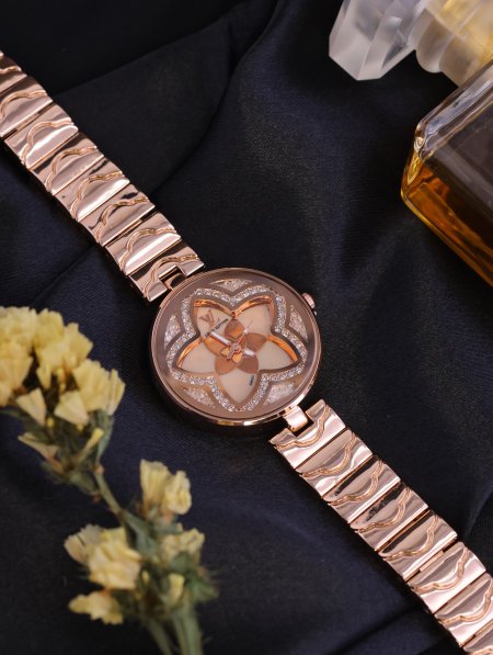 ساعة نسائية LOUIS VUITTON ماستر كوبي.