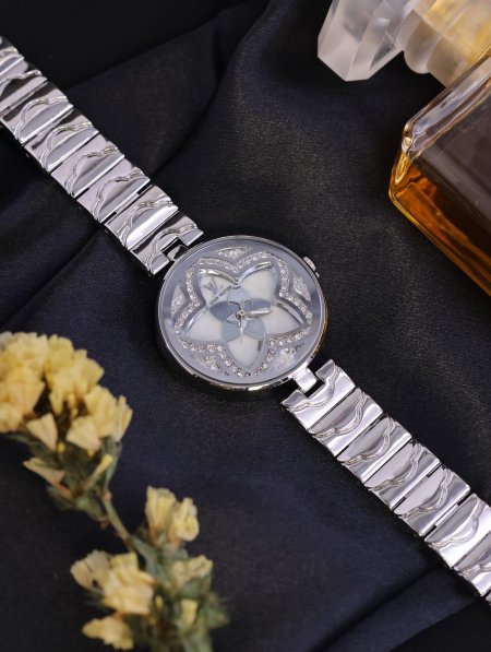 ساعة نسائية LOUIS VUITTON ماستر كوبي.