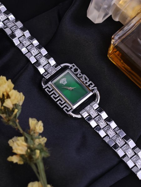 ساعة نسائية versace ماستر كوبي.